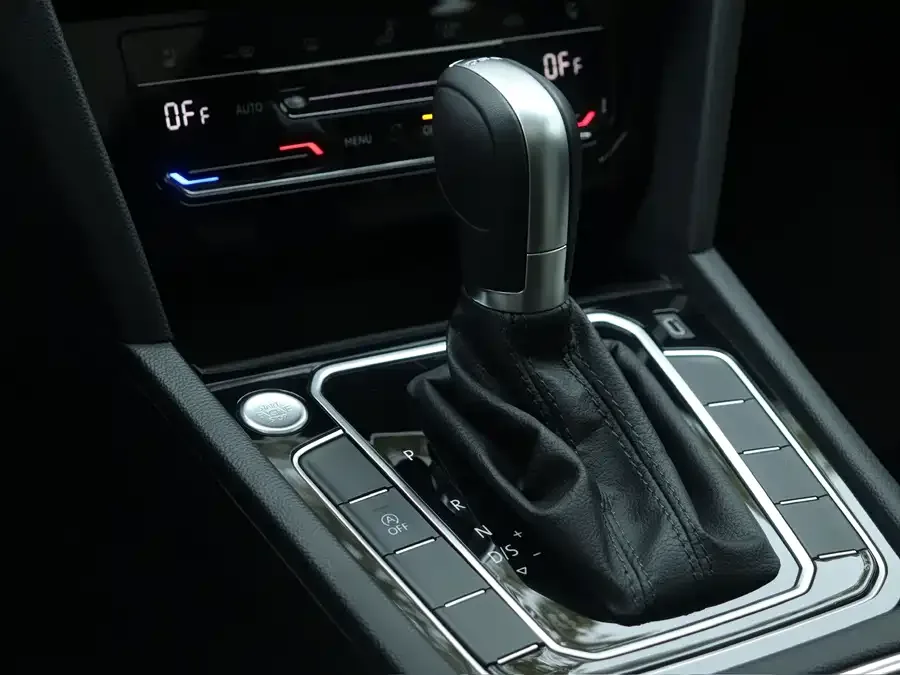 Volkswagen Magotan Magotan 2024 2 million units public enjoyment model 330TSI DSG luxury model 2024 — миниатюра 5