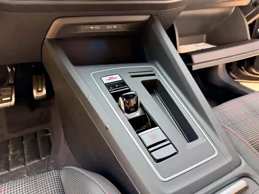 Volkswagen GOLF GTI Golf GTI 2021 380TSI DSG GTI 2022 — миниатюра 4