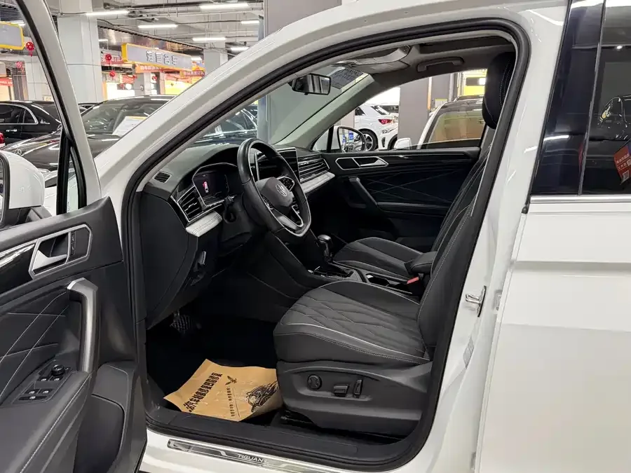 Volkswagen Tiguan L Tiguan L 2023 280TSI Automatic 2WD Trendy Limited Edition 2023 — миниатюра 3