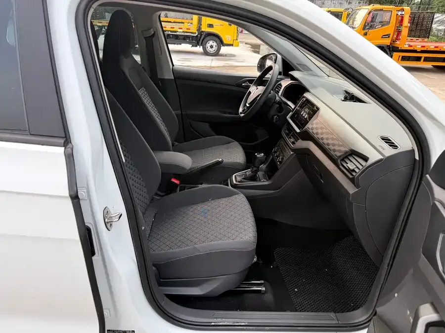 Volkswagen Tukai (T-Cross) Tukai 2023 facelift 1.5L automatic fashion version 2025 — миниатюра 3