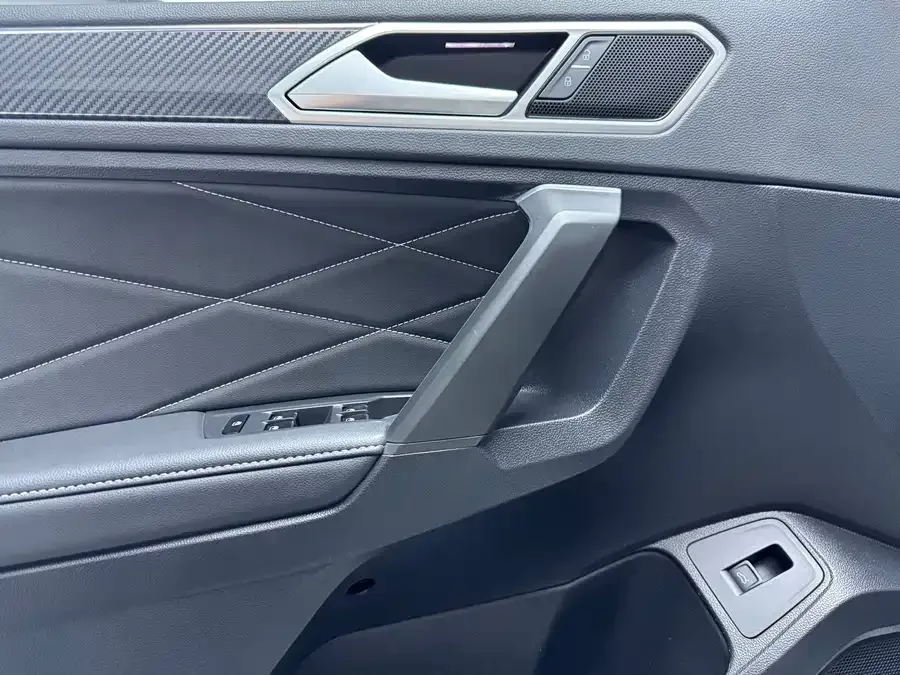 Volkswagen Tiguan L Tiguan L 2023 330TSI Automatic 2WD R-Line Enjoy Edition 2023 — миниатюра 2