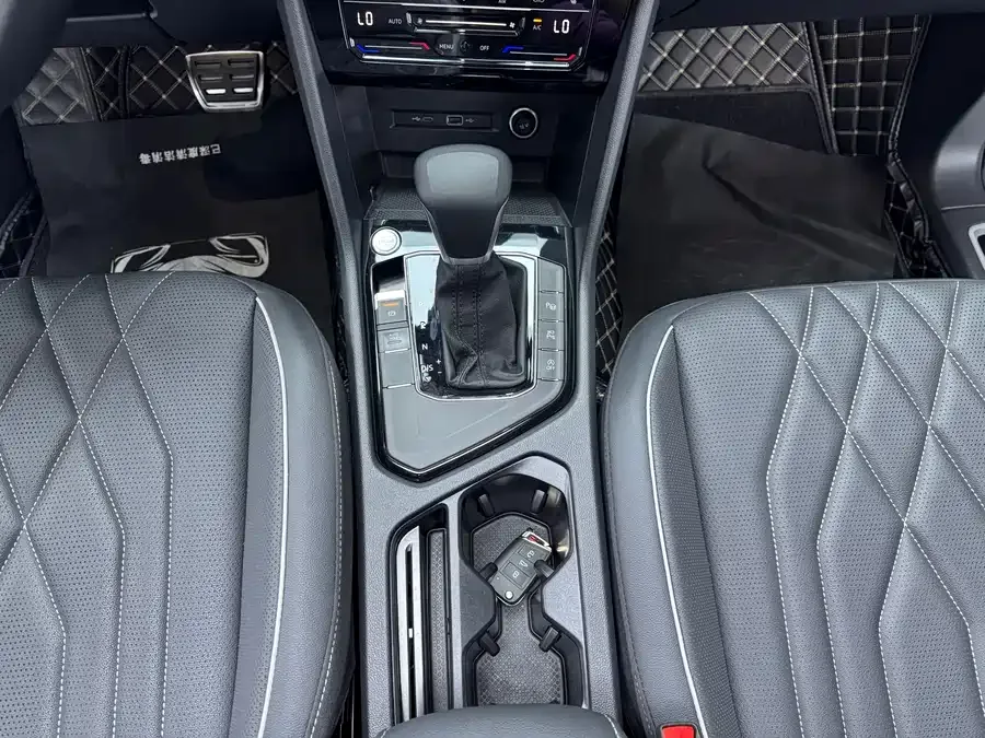 Volkswagen Tiguan L Tiguan L 2023 330TSI Automatic 2WD R-Line Enjoy Edition 2023 — миниатюра 3