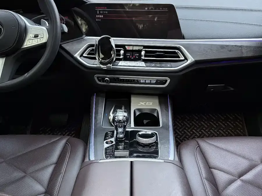 BMW X5 2023 xDrive 30Li Exclusive M Sport Package 2022 — миниатюра 3