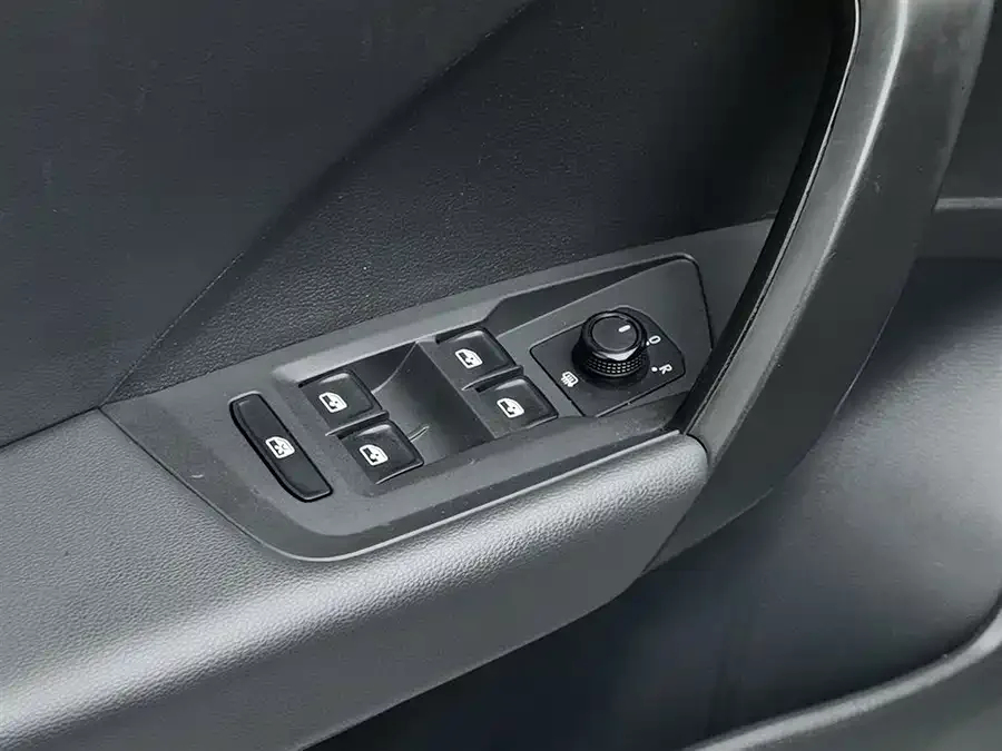 Volkswagen Tiguan (Tharu) 2021 Tuyue 280TSI 2WD Luxury Edition PLUS 2022 — миниатюра 3