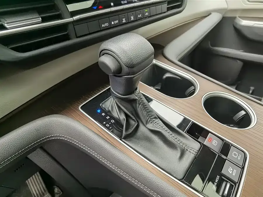 Toyota Sienna SIENNA 2023 2.5L Hybrid Comfort Edition 2024 — миниатюра 4