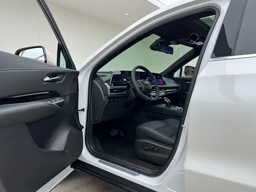 Cadillac XT4 2024 25T 2WD Fashion Edition 2025 — миниатюра 3