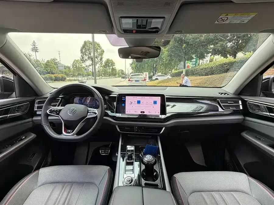 Volkswagen Teramont 2024 Touron Touron X 380TSI 4WD Luxury Edition 2025 — миниатюра 5