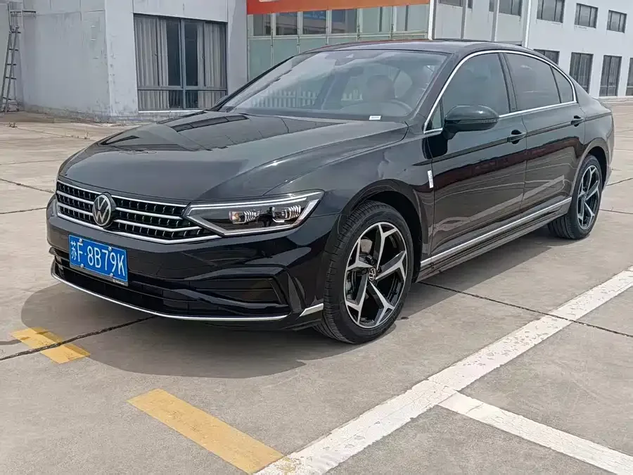 Volkswagen Magotan 2025