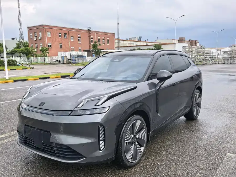 Lynk & Co 08 EM-P 2023
