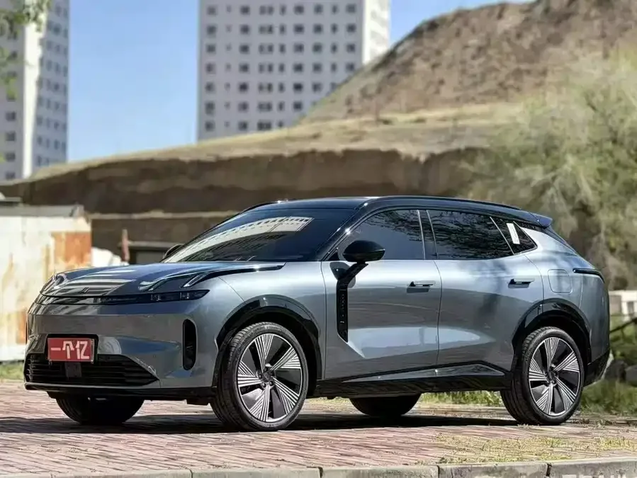 Lynk & Co 08 EM-P 2025