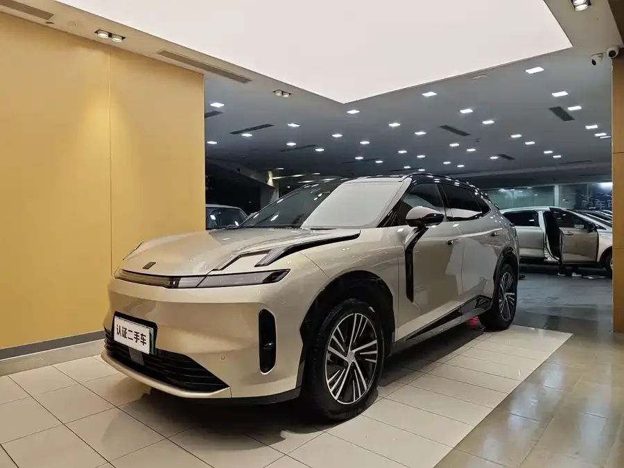 Lynk & Co 08 EM-P 2024