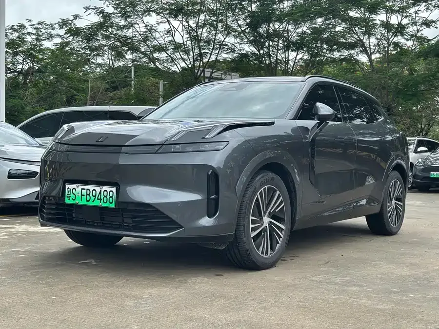 Lynk & Co 08 EM-P 2025