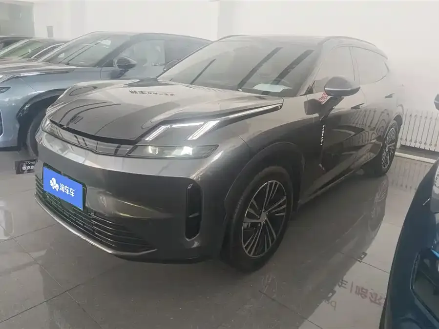 Lynk & Co 08 EM-P 2025