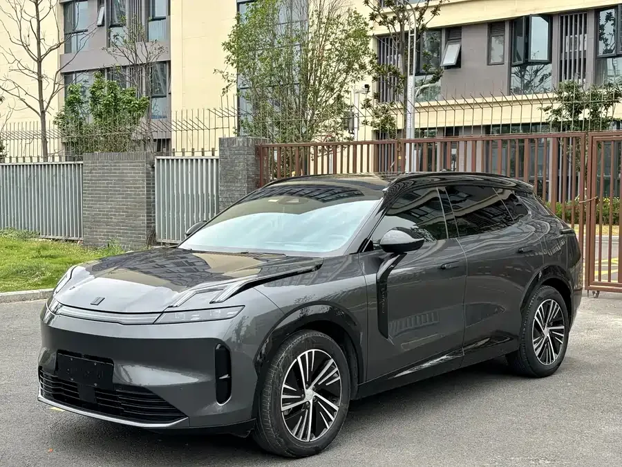 Lynk & Co 08 EM-P 2024