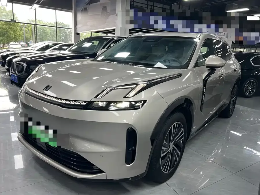 Lynk & Co 08 EM-P 2024
