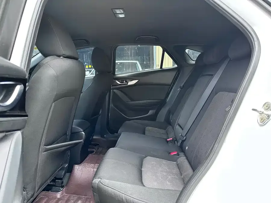 Mazda CX-4 2021 2.0L Automatic 2WD Blue Sky Youth Edition 2023 — миниатюра 4