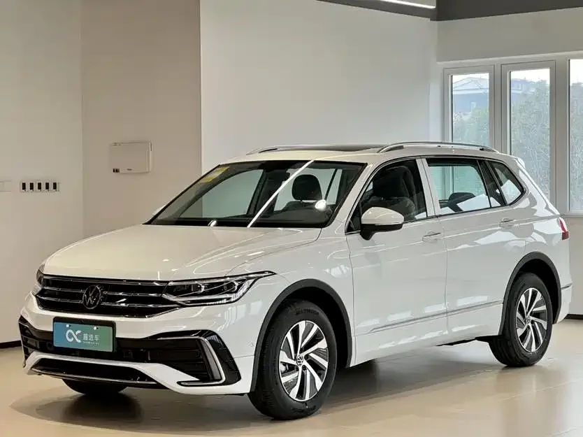 Volkswagen Tiguan L plug-in hybrid 2025