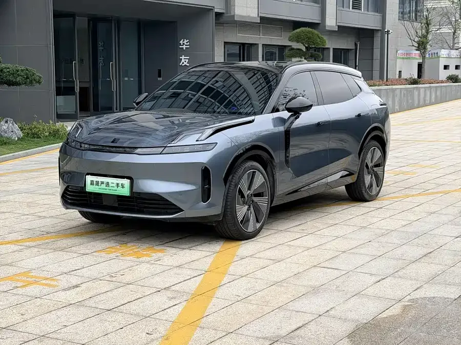 Lynk & Co 08 EM-P 2025