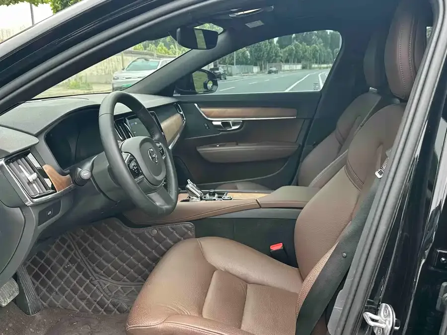 Volvo S90 2024 B5 Luxury Edition 2024 — миниатюра 2