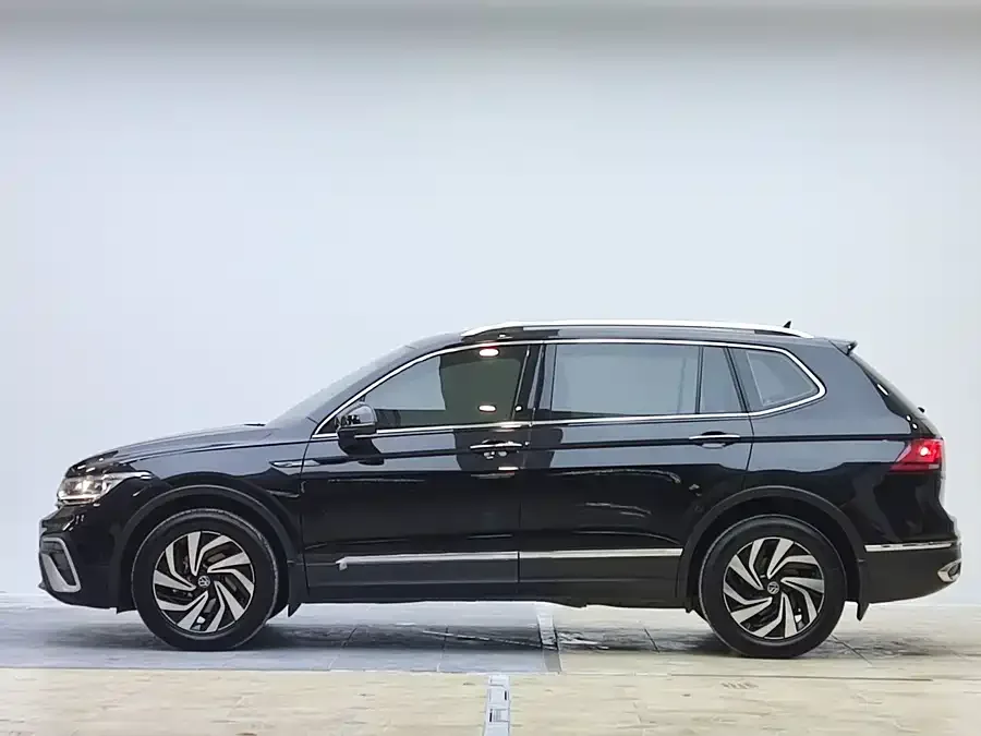 Volkswagen Tiguan L Tiguan L 2023 280TSI Automatic 2WD Trendy Limited Edition 2022 — миниатюра 2