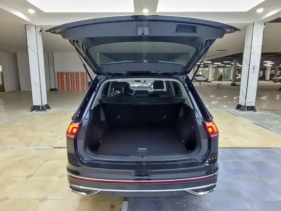 Volkswagen Tiguan L Tiguan L 2023 280TSI Automatic 2WD Trendy Limited Edition 2022 — миниатюра 3