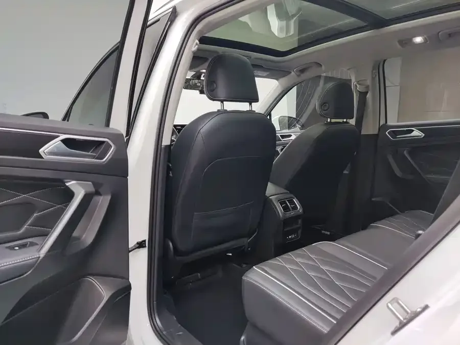 Volkswagen Tiguan L Tiguan L 2023 280TSI Automatic 2WD Trendy Limited Edition 2023 — миниатюра 4