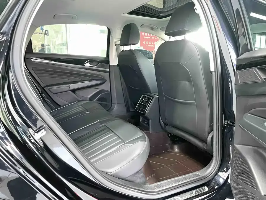 Volkswagen Passat Passat 2022 280TSI Elite Edition 2023 — миниатюра 4