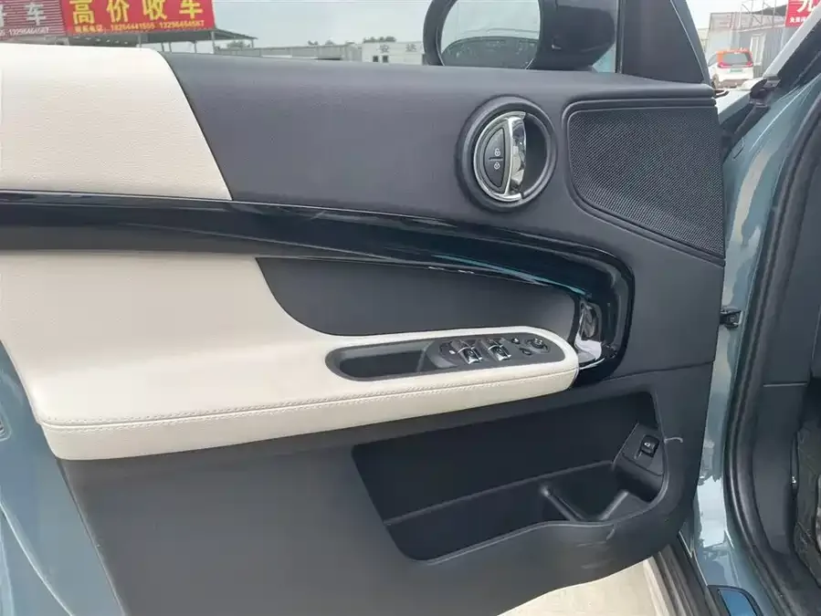 MINI Countryman MINI COUNTRYMAN 2022 facelift 1.5T COOPER ALL4 Connoisseur 2022 — миниатюра 4