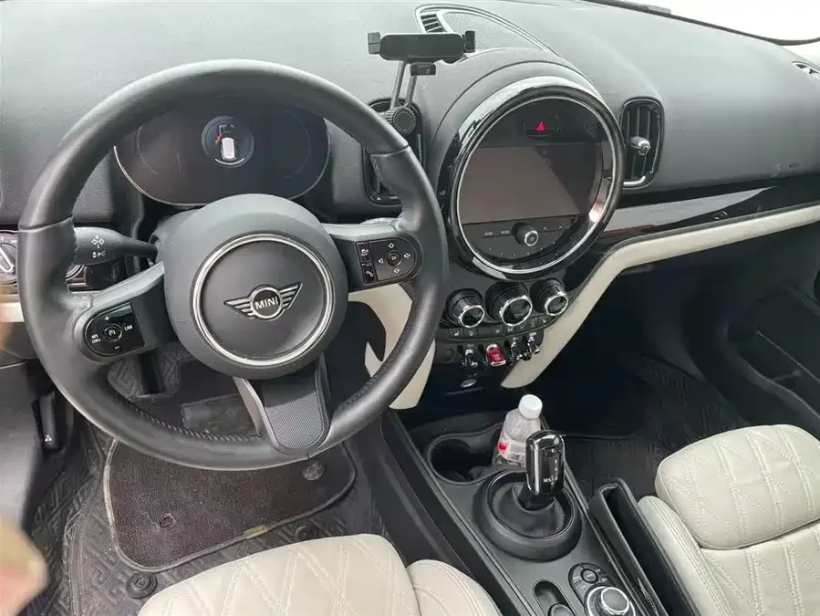 MINI Countryman MINI COUNTRYMAN 2022 facelift 1.5T COOPER ALL4 Connoisseur 2022 — миниатюра 5
