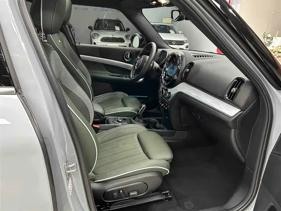 MINI Countryman MINI COUNTRYMAN 2023 1.5T COOPER ALL4 Uninhibited Special Edition 2023 — миниатюра 4