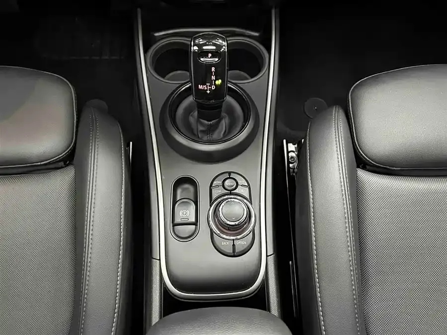MINI Countryman MINI COUNTRYMAN 2023 facelift 1.5T COOPER ALL4 Connoisseur 2023 — миниатюра 2