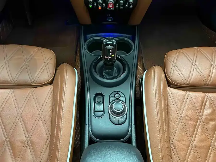 MINI Countryman MINI COUNTRYMAN 2022 facelift 1.5T COOPER Connoisseur 2022 — миниатюра 2