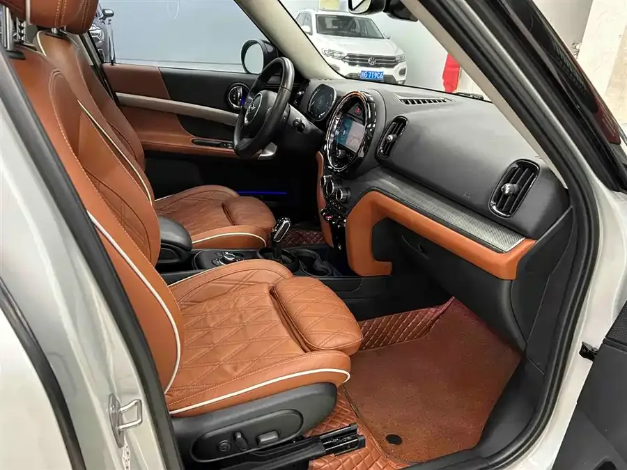 MINI Countryman MINI COUNTRYMAN 2022 facelift 1.5T COOPER Connoisseur 2022 — миниатюра 4
