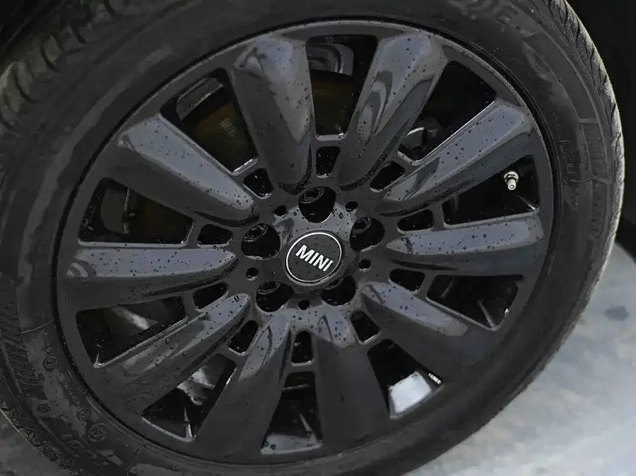 MINI Countryman MINI COUNTRYMAN 2023 1.5T COOPER Connoisseur 2023 — миниатюра 3