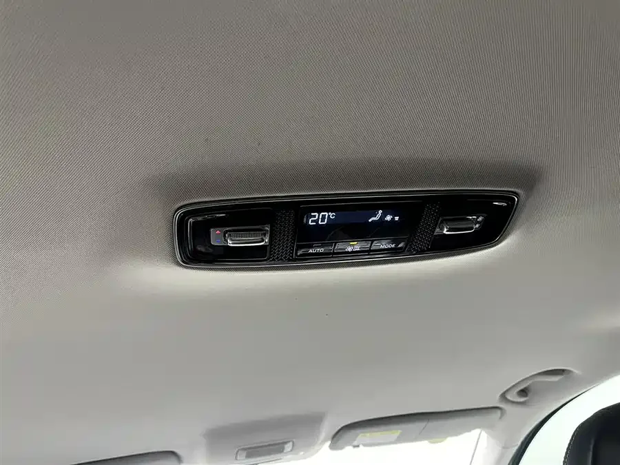 Roewe iMAX8 Roewe iMAX8 2022 400TGI flagship version 2022 — миниатюра 3