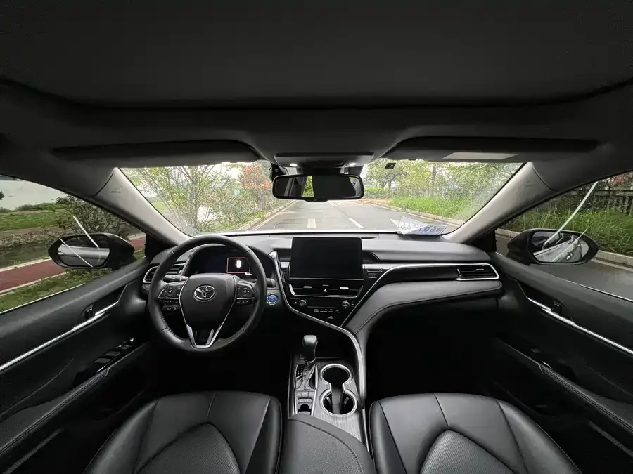Toyota Camry Camry 2023 Hybrid 2.5HG Luxury Edition 2023 — миниатюра 2
