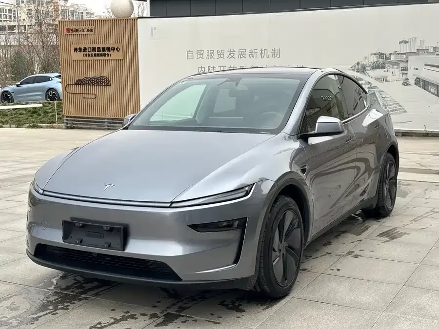 Tesla Model Y 2025
