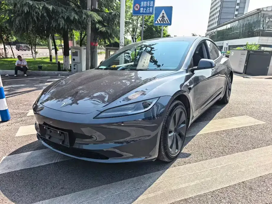 Tesla Model 3 2024