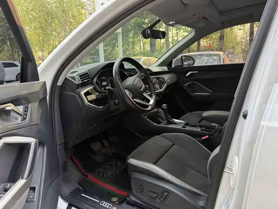 Audi Q3 2023 35 TFSI Fashion Dynamic Edition (1.4T) 2023 — миниатюра 4