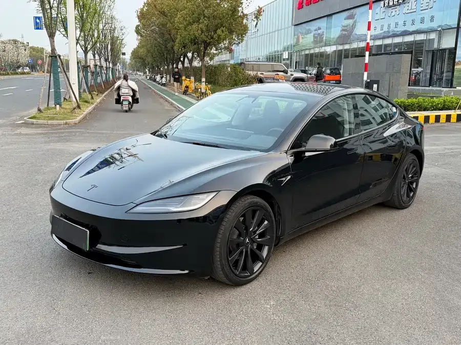 Tesla Model 3 2024
