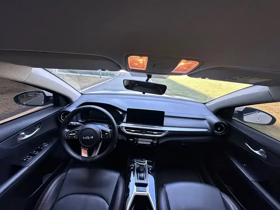 Kia K3 2023 1.5L CVT Comfort Edition 2023 — миниатюра 3