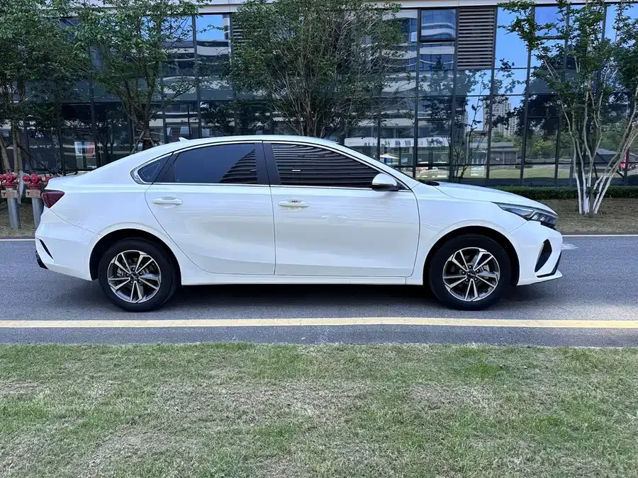 Kia K3 2023 1.5L CVT Comfort Edition 2023 — миниатюра 4