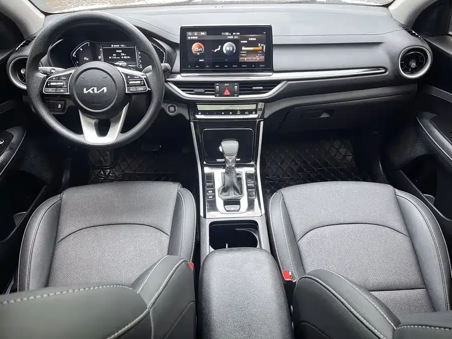 Kia K3 2021 facelift 1.5L CVT fashion version 2023 — миниатюра 4