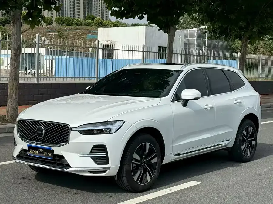 Volvo XC60 2025