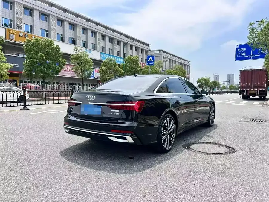 Audi A6L 2025 45 TFSI quattro Selected Dynamic Edition 2025 — миниатюра 3