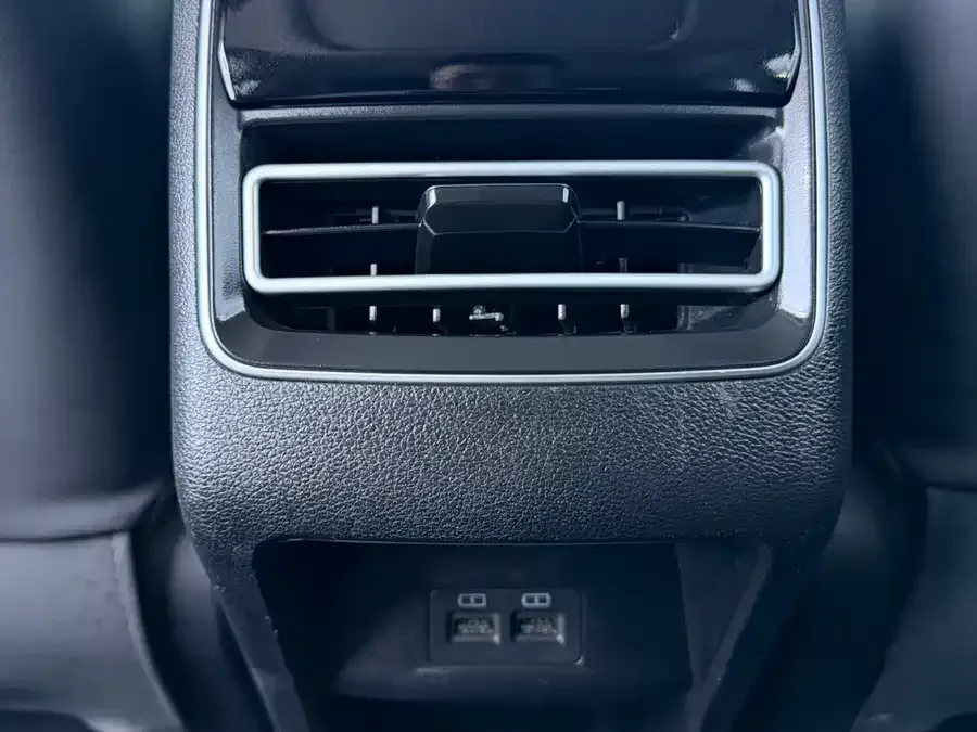 Exeed LX Xingtu Zhuifeng 2022 Riding the Wind and Waves Edition 1.5T CVT Good Things Peanut Edition 2023 — миниатюра 3