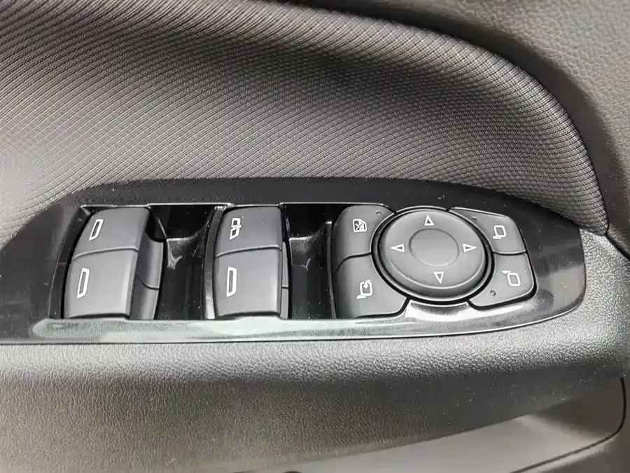 Chevrolet Equinox Explorer 2023 light hybrid 2.0T RS smart expansion version 2024 — миниатюра 3