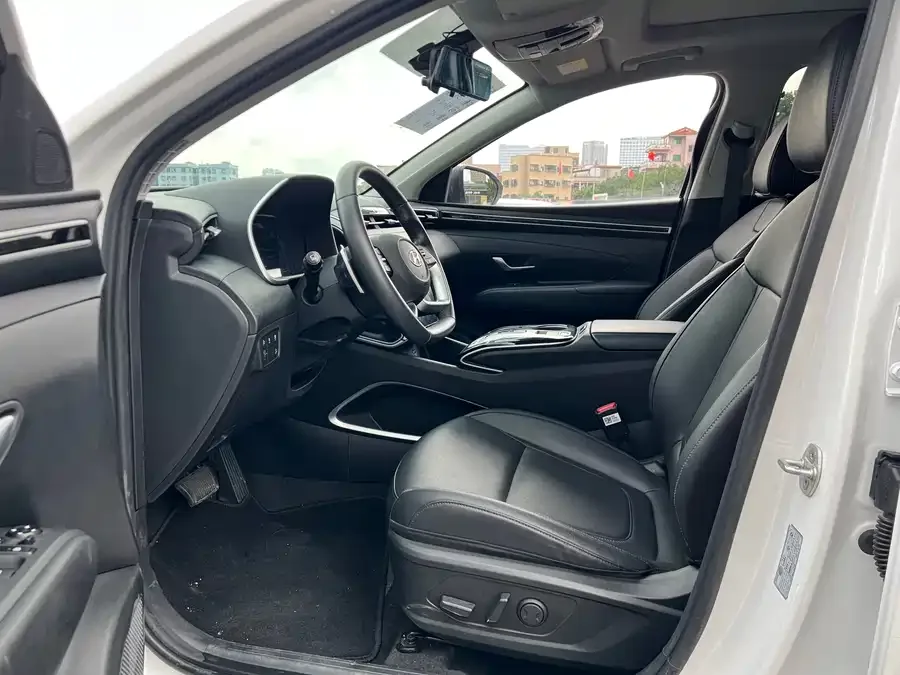 Hyundai tucson l Tucson 2023 Tucson L 1.5T Automatic 2WD DLX Luxury Edition 2023 — миниатюра 3