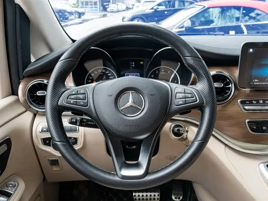 Mercedes-Benz Class V Mercedes-Benz V-Class 2022 V 260 L Long Wheelbase Luxury Edition 2023 — миниатюра 3