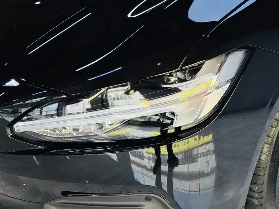 Volvo S90 2025 B5 Zhiyi Luxury Edition 2025 — миниатюра 2